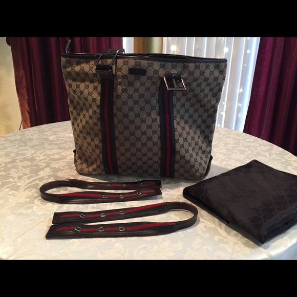 Gucci overnight tote.  (Zip closure) - Picture 3 of 7